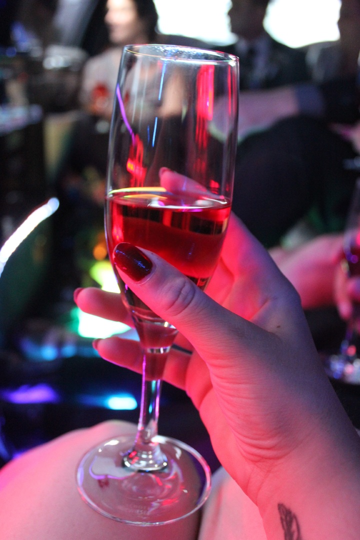 wine-glass-celebration-red-drink-pink-1079257-pxhere.com